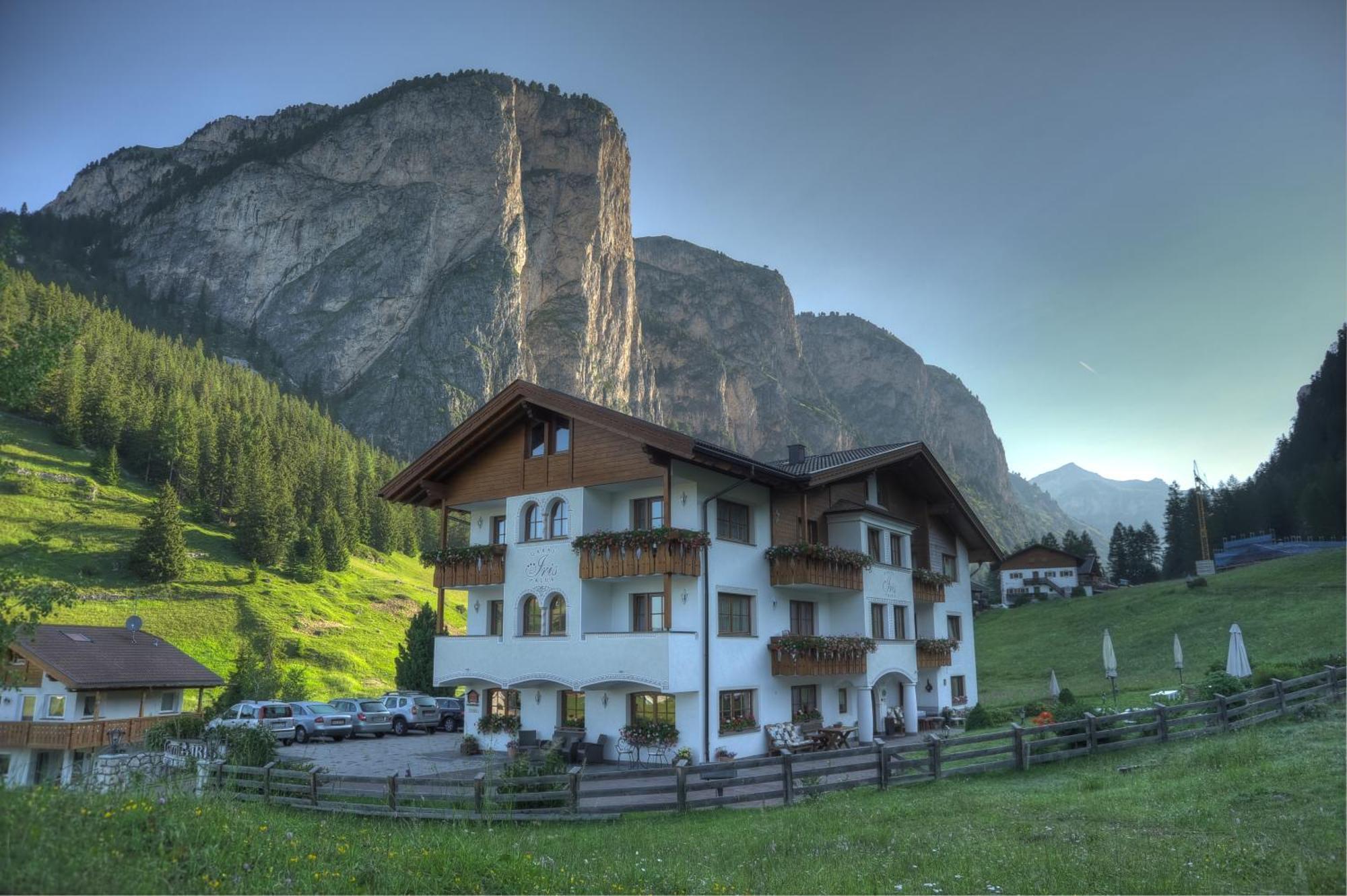 Garni Hotel Iris Selva di Val Gardena Extérieur photo
