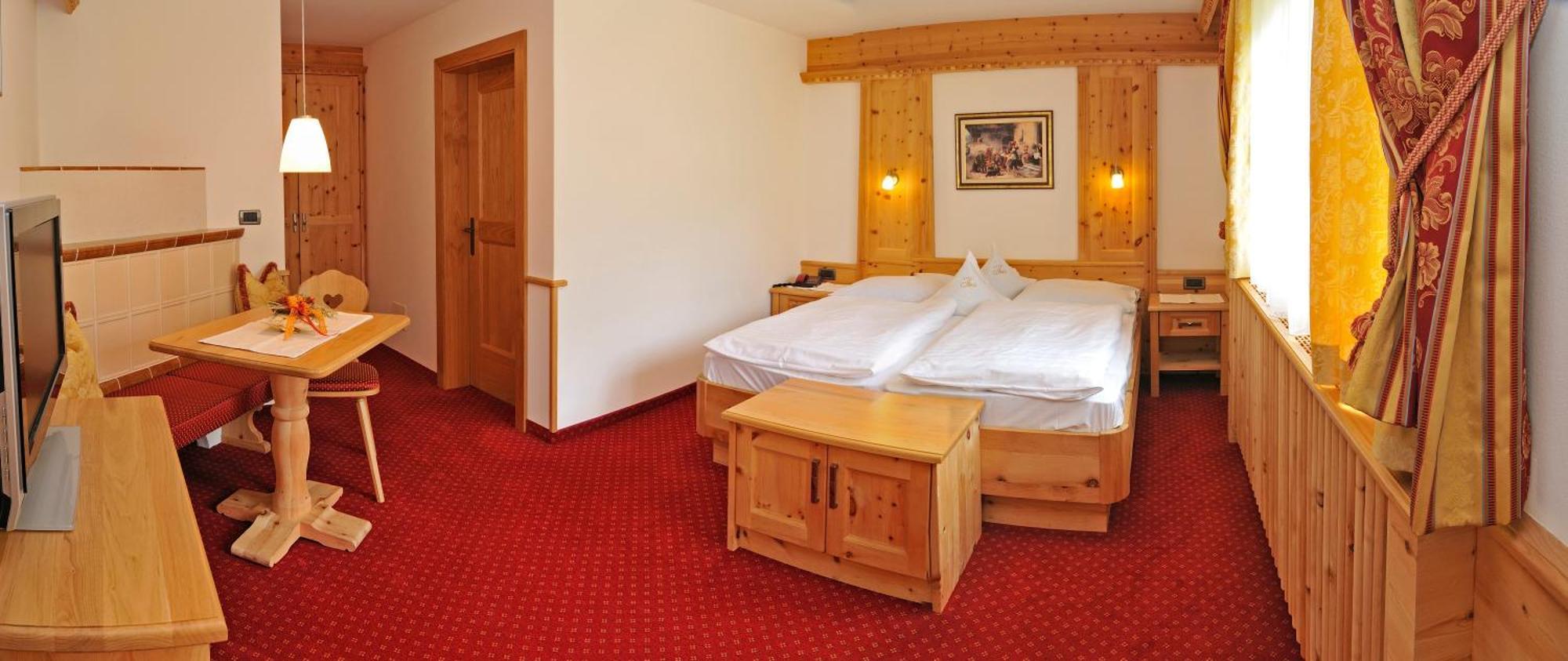 Garni Hotel Iris Selva di Val Gardena Extérieur photo