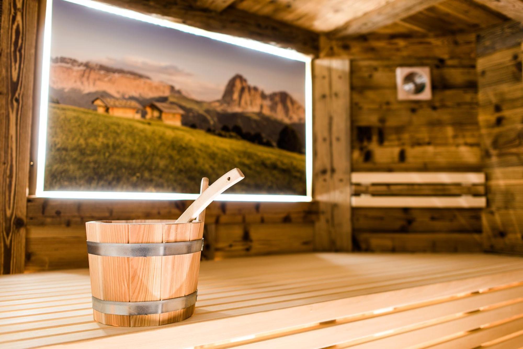Garni Hotel Iris Selva di Val Gardena Extérieur photo
