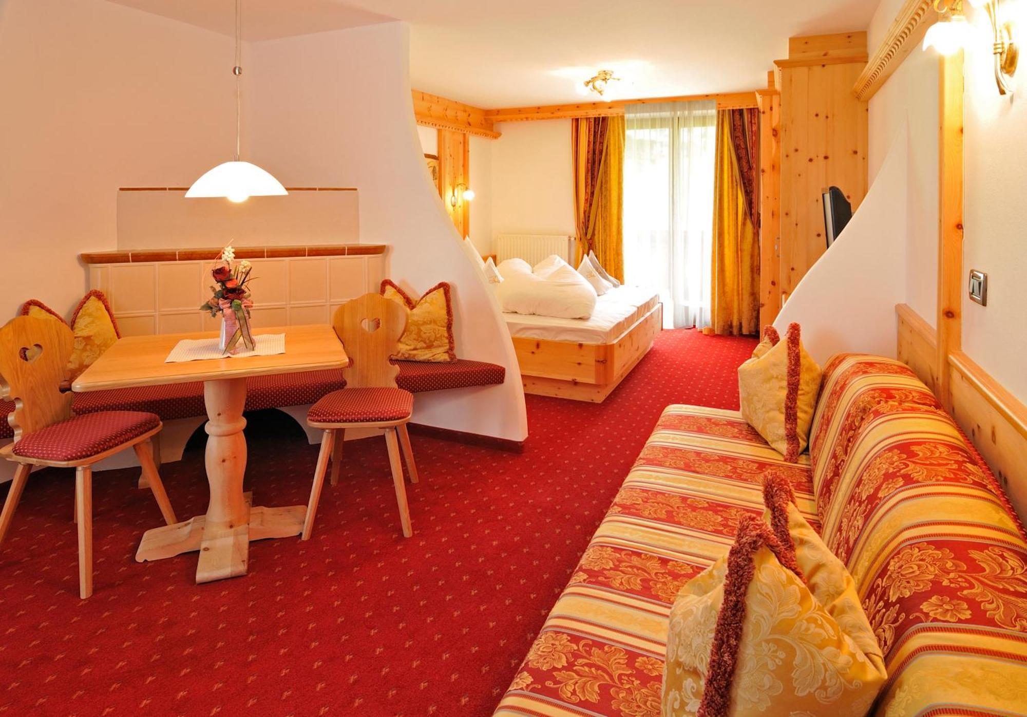 Garni Hotel Iris Selva di Val Gardena Extérieur photo