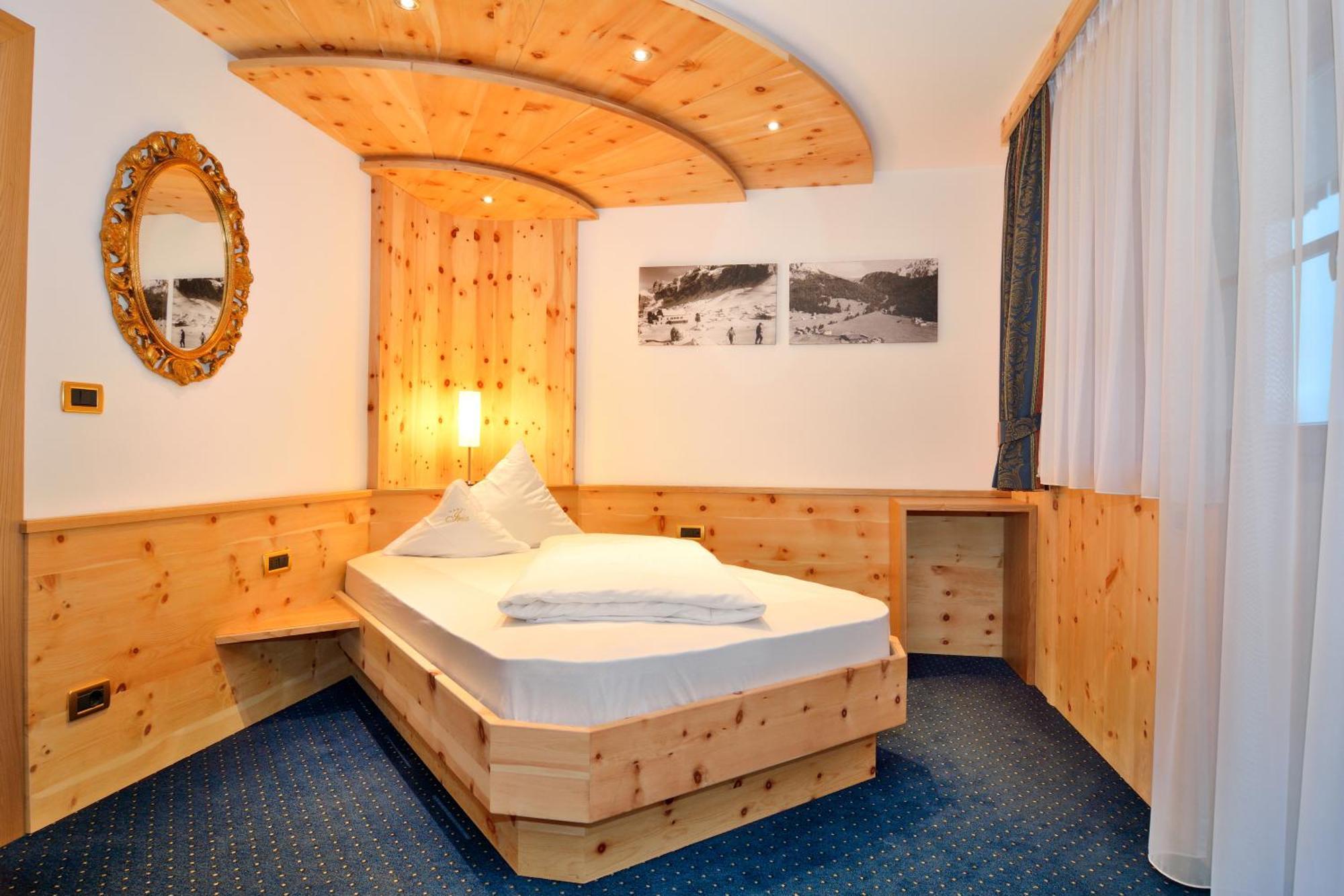 Garni Hotel Iris Selva di Val Gardena Extérieur photo