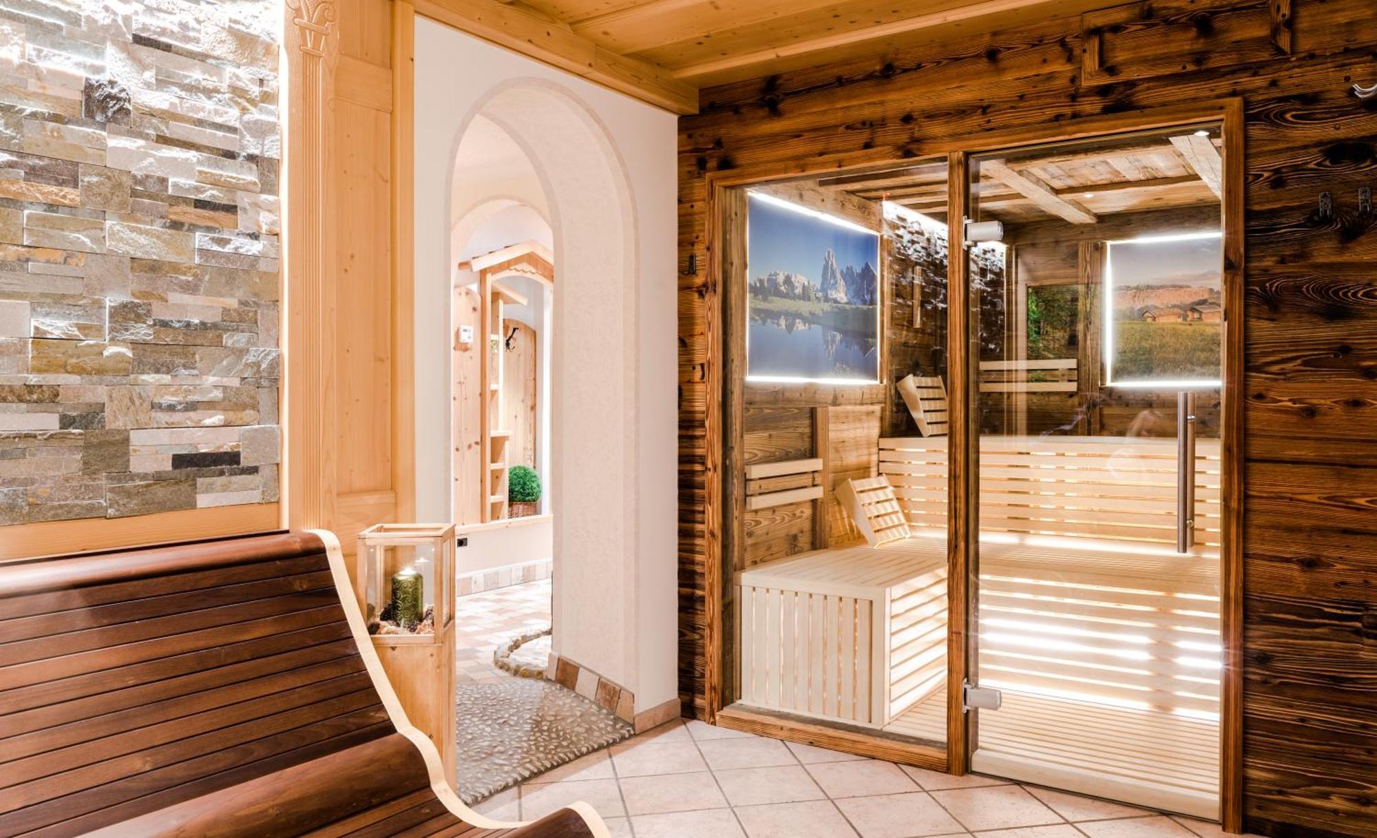 Garni Hotel Iris Selva di Val Gardena Extérieur photo