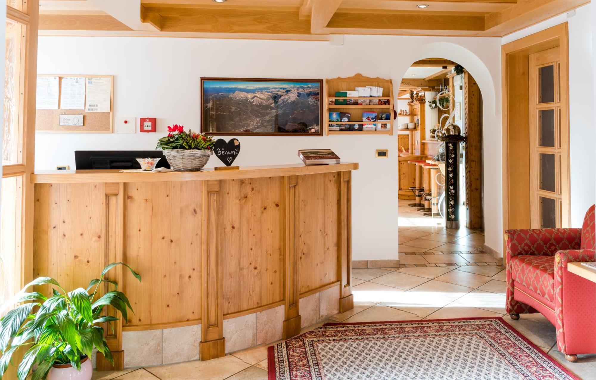 Garni Hotel Iris Selva di Val Gardena Extérieur photo