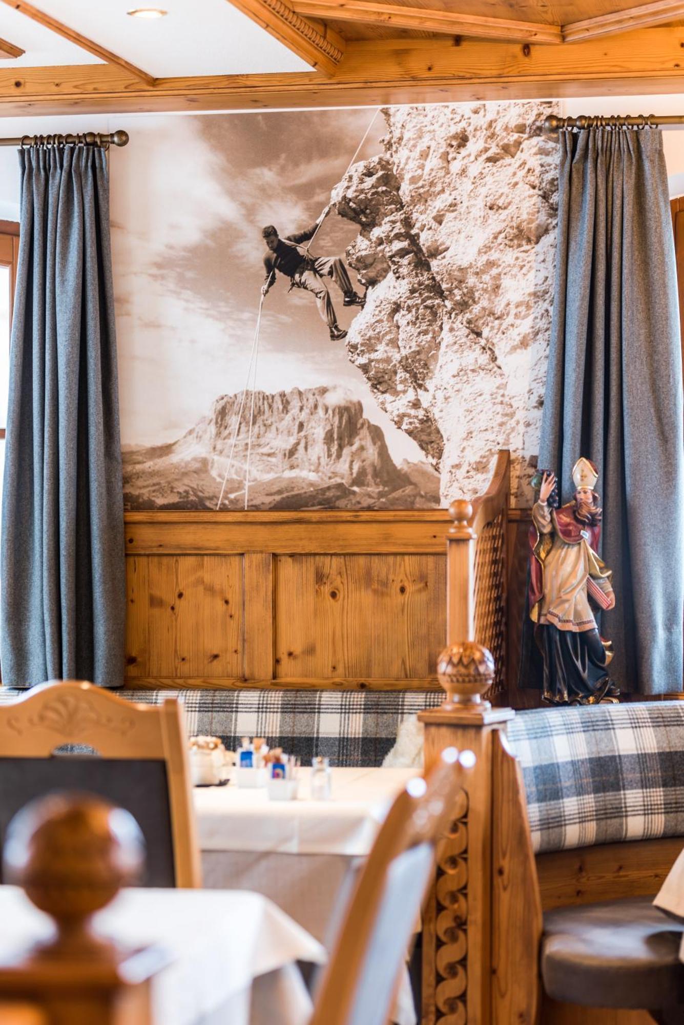 Garni Hotel Iris Selva di Val Gardena Extérieur photo