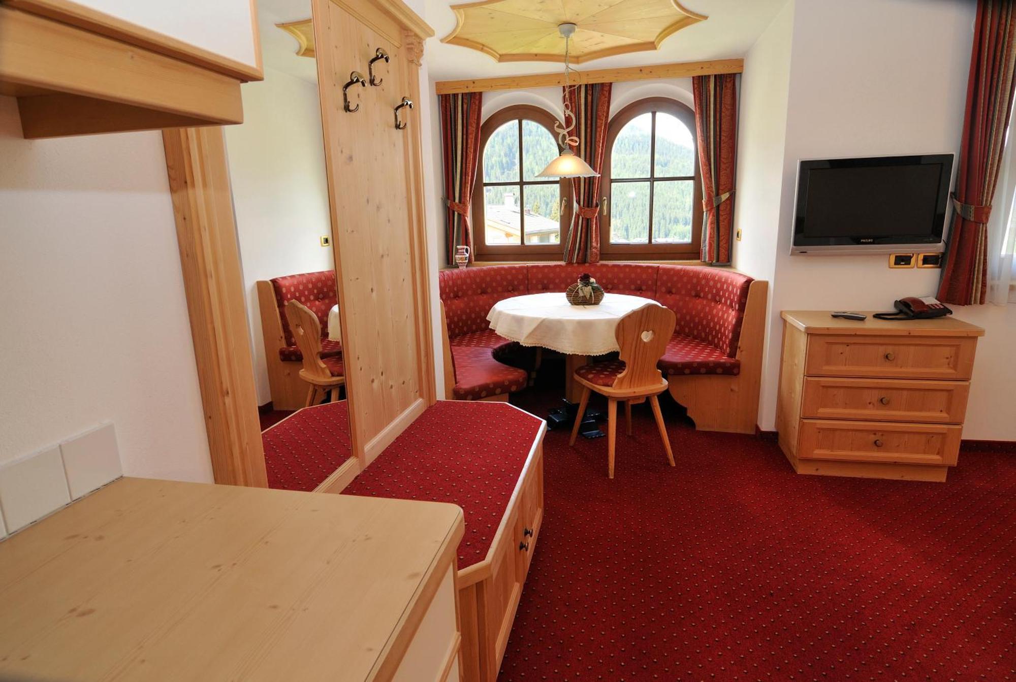 Garni Hotel Iris Selva di Val Gardena Extérieur photo