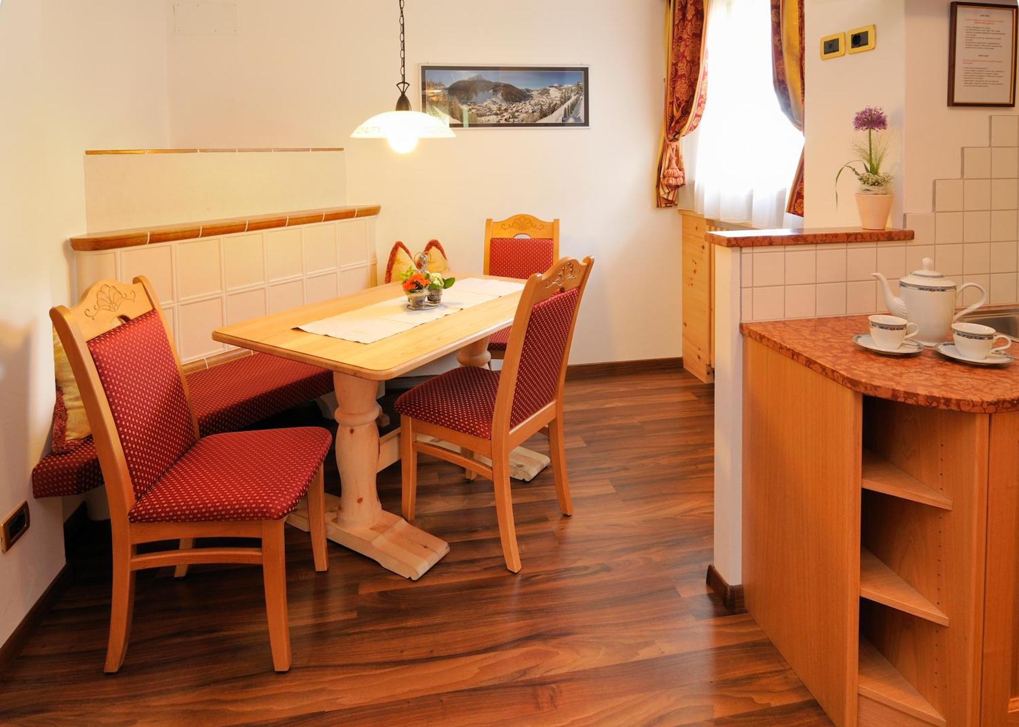 Garni Hotel Iris Selva di Val Gardena Extérieur photo