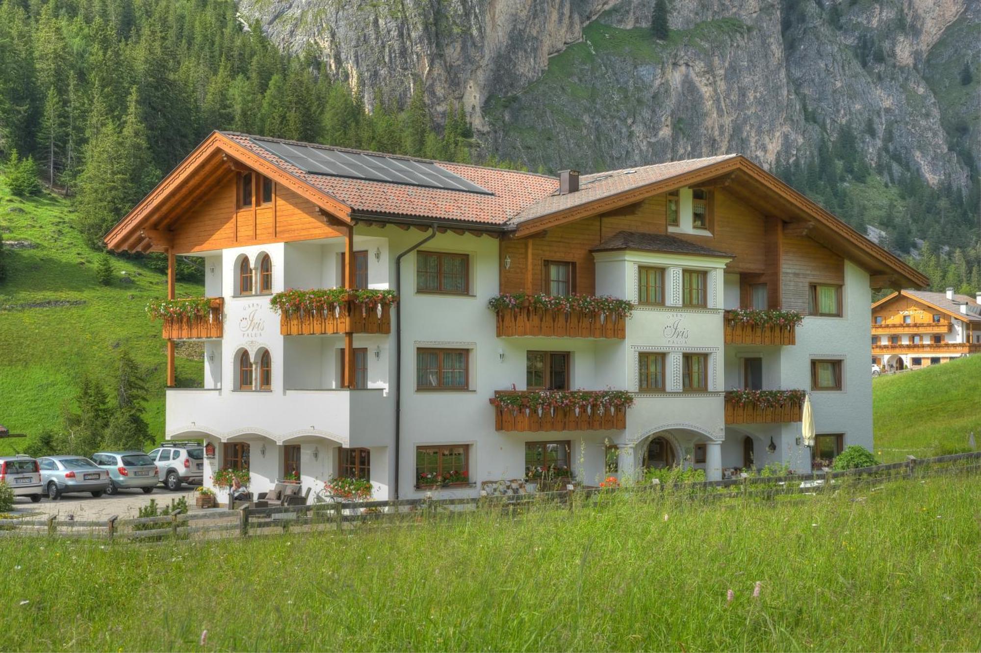 Garni Hotel Iris Selva di Val Gardena Extérieur photo