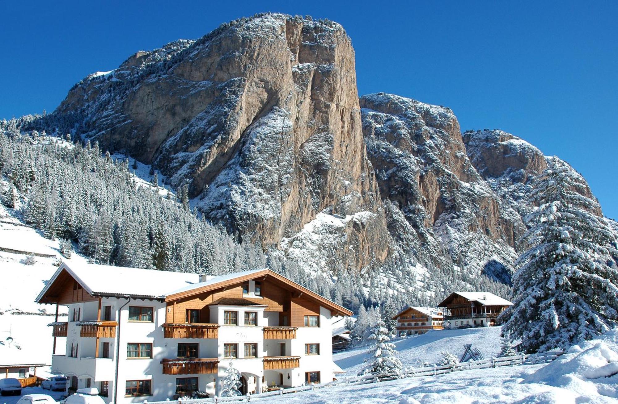 Garni Hotel Iris Selva di Val Gardena Extérieur photo
